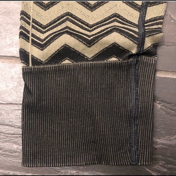 Lululemon Chevron Compression Sz10 - Picture 5 of 6